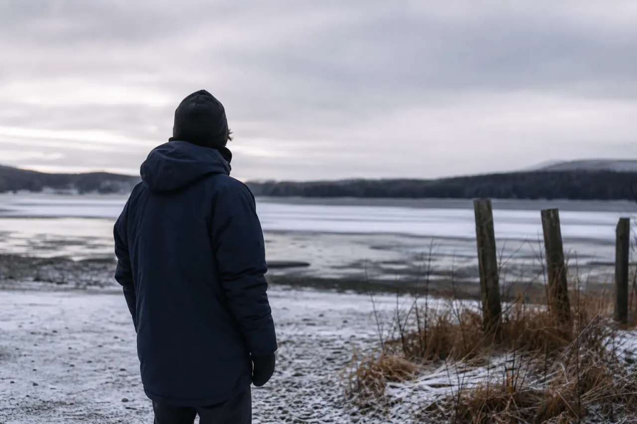 Teknisk vinterjacka i fjällmiljö för guiden om Elevenate